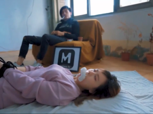 Hiếp dâm em nhân viên giao hàng nóng bỏng